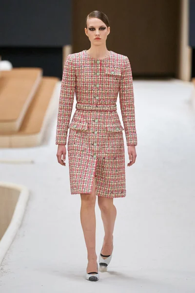 Look 12